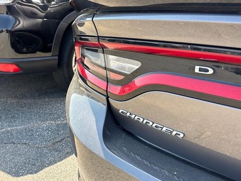Used 2022 Dodge Charger SXT image 11