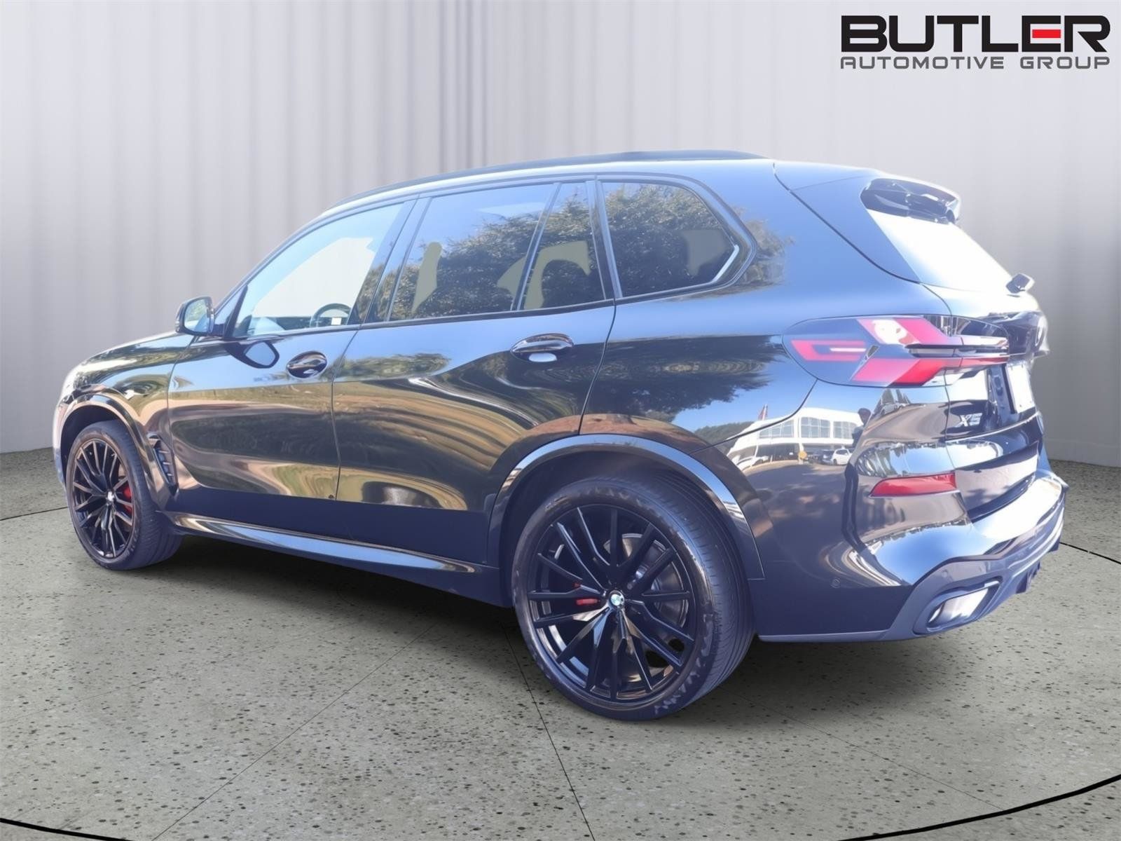 Used 2024 BMW X5 sDrive40i w/ Executive Package RWD image 4