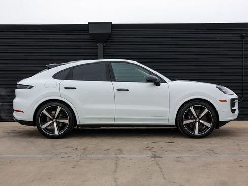 New 2026 Porsche Cayenne S image 8