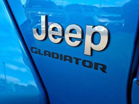 Certified 2022 Jeep Gladiator Overland w/ Cold Weather Group image 7