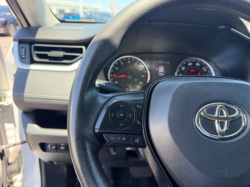 Used 2022 Toyota RAV4 XLE FWD image 18