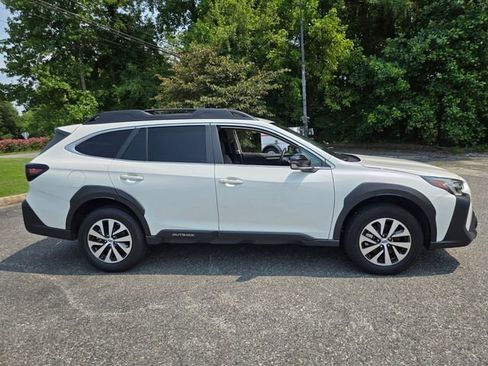 Used 2024 Subaru Outback Premium AWD/4WD image 9