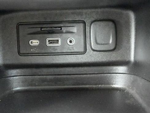 Used 2022 Chevrolet Equinox RS w/ Infotainment Package image 35