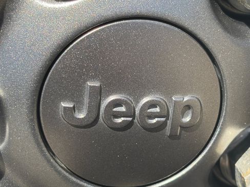 Used 2018 Jeep Wrangler Unlimited Sport S AWD/4WD image 32