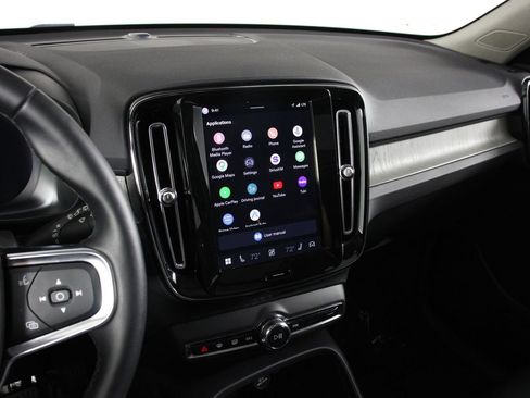 Used 2025 Volvo XC40 B5 Plus AWD/4WD image 9