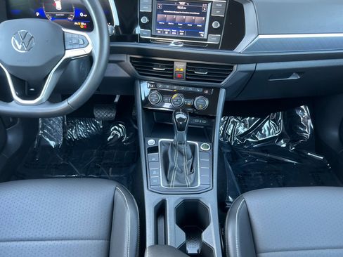 Used 2024 Volkswagen Jetta SE image 13