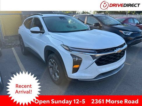 Used 2024 Chevrolet Trax LT w/ Driver Confidence Package FWD image 1
