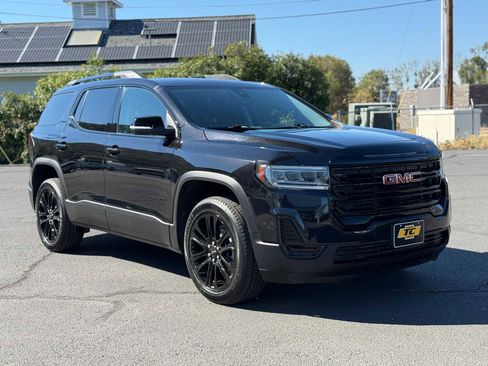 Certified 2022 GMC Acadia SLE w/ Driver Convenience Package image 3