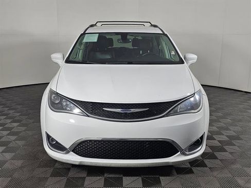 Used 2020 Chrysler Pacifica Touring-L image 10