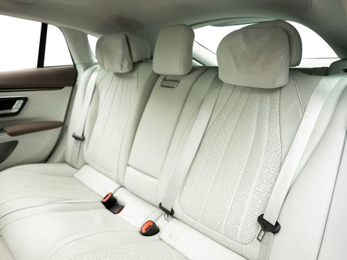 Used 2022 Mercedes-Benz EQS 580 4MATIC Sedan image 40