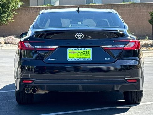 Used 2025 Toyota Camry SE image 12