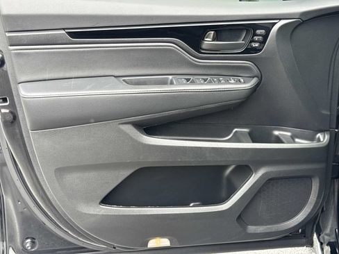Used 2025 Honda Odyssey Touring image 18