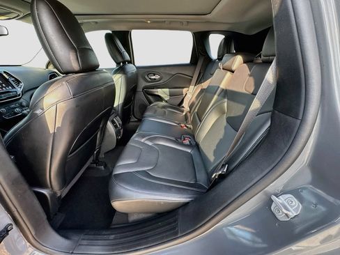 Used 2021 Jeep Cherokee Limited FWD image 28