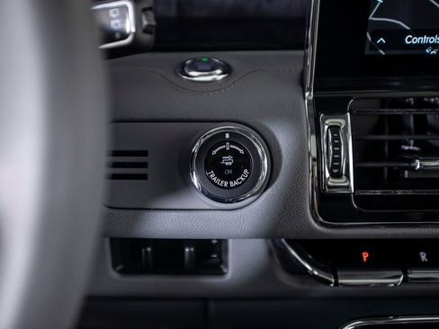 Used 2021 Lincoln Navigator Reserve AWD/4WD image 38