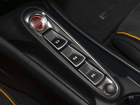 Used 2023 McLaren Artura RWD image 30