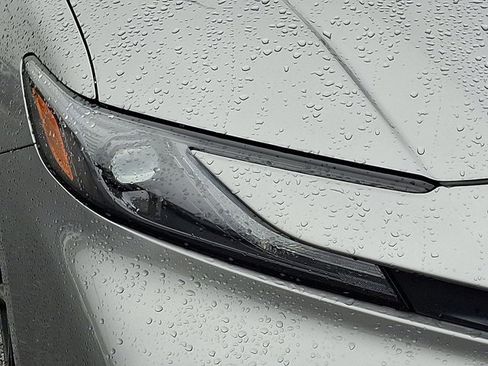 Used 2025 Toyota Camry SE image 9