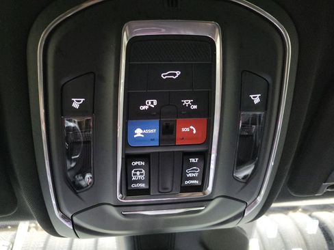 Used 2025 Jeep Grand Cherokee Altitude RWD image 19