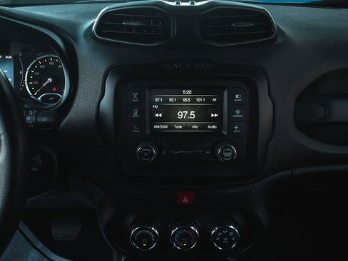 Used 2016 Jeep Renegade Latitude image 19