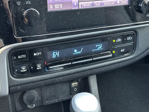 Used 2017 Toyota Corolla LE image 20