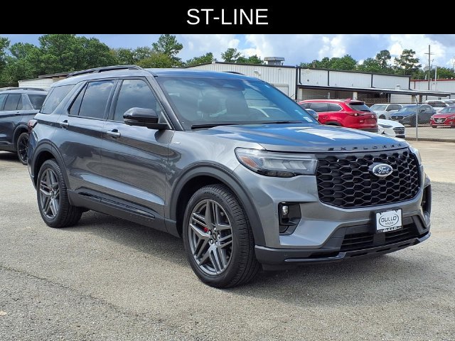 Used 2026 Ford Explorer ST-Line w/ ST-Line Street Pack RWD image 3