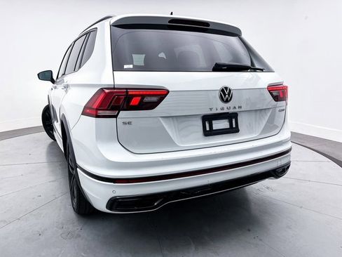 Used 2022 Volkswagen Tiguan SE R-Line image 4
