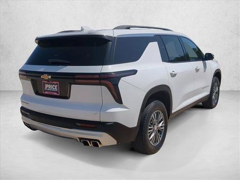 Used 2024 Chevrolet Traverse LT FWD image 5