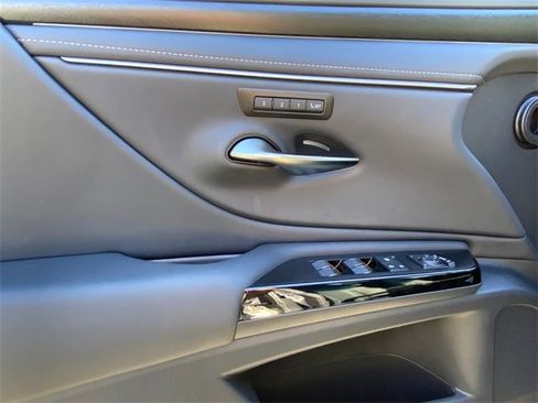 New 2025 Lexus ES 300h w/ Luxury Package image 21
