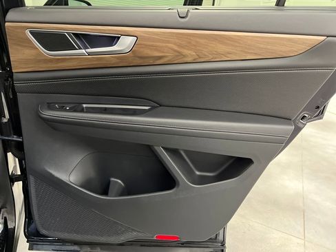 Used 2024 Volkswagen Atlas SE image 22