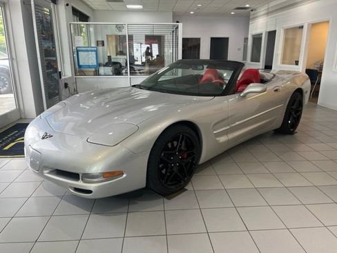 Used 2001 Chevrolet Corvette Convertible w/ Preferred Equipment Group2 RWD image 8