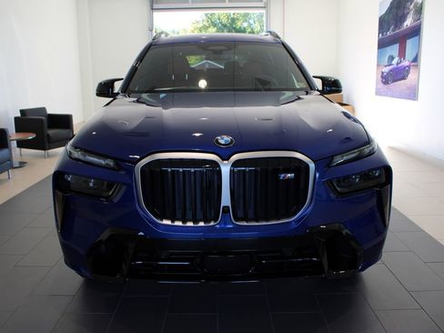 Used 2025 BMW X7 M60i image 3