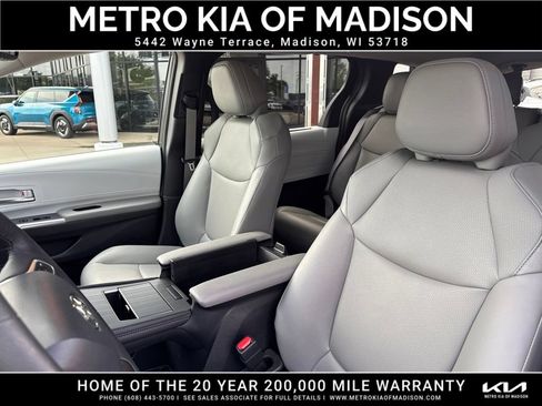 Used 2025 Toyota Sienna XLE AWD/4WD image 17