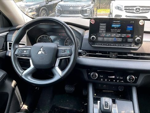 Used 2024 Mitsubishi Outlander SE FWD image 9