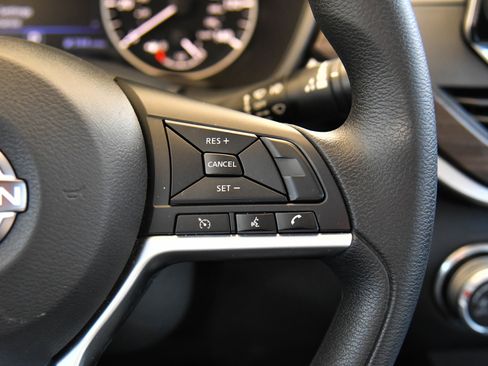 Used 2024 Nissan Altima 2.5 SV image 27