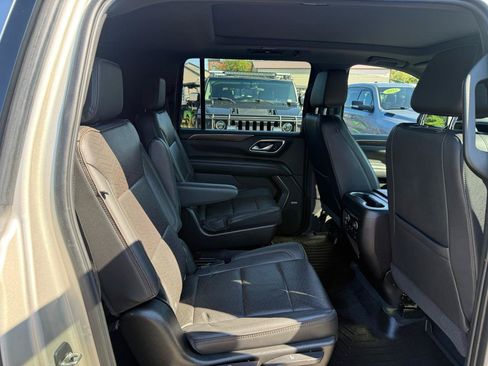 Used 2021 Chevrolet Suburban High Country AWD/4WD image 24