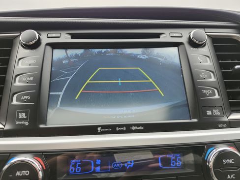 Used 2016 Toyota Highlander Limited AWD/4WD image 5