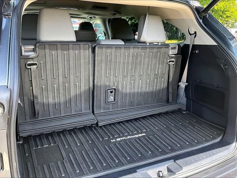 Used 2020 Toyota Highlander XLE AWD/4WD image 34