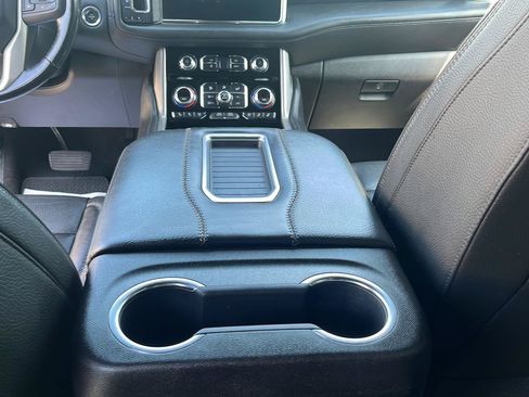 Used 2021 GMC Yukon XL Denali w/ Denali Premium Package AWD/4WD image 15