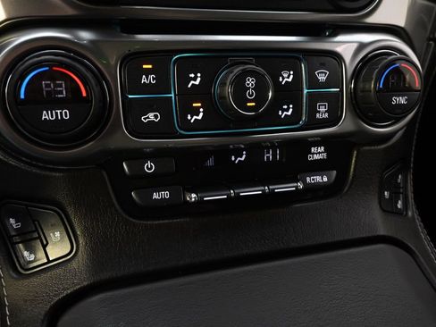 Used 2019 Chevrolet Suburban Premier AWD/4WD image 30