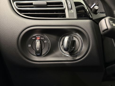 Certified 2025 Porsche Macan image 49