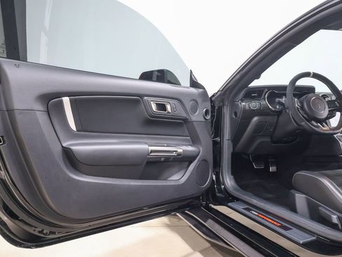 Used 2022 Ford Mustang Shelby GT500 w/ Carbon Fiber Track Pack image 27