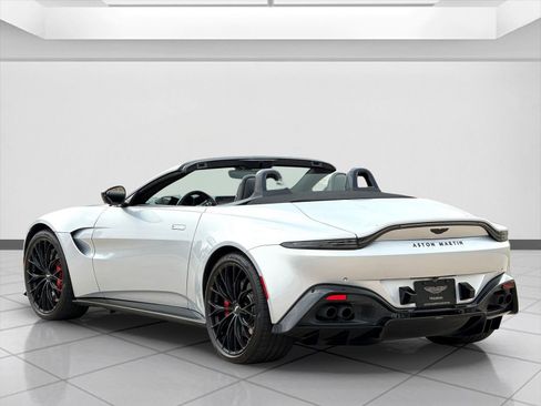 Used 2022 Aston Martin V8 Vantage Roadster image 2