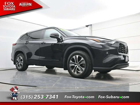 Used 2023 Toyota Highlander XLE AWD/4WD image 21