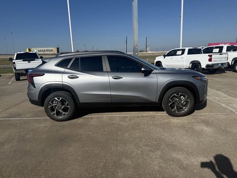 New 2026 Chevrolet Trax LT w/ Sunroof Package image 7