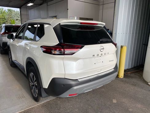 Used 2023 Nissan Rogue SV w/ SV Premium B Package AWD/4WD image 3
