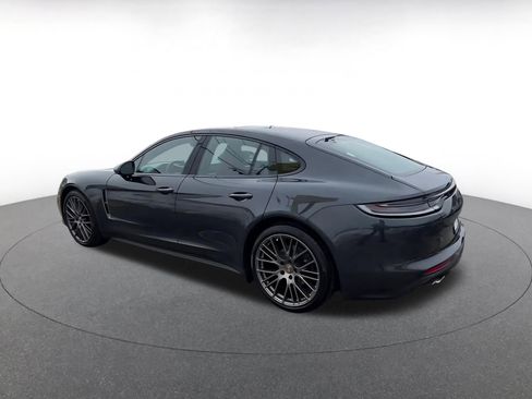 Used 2023 Porsche Panamera image 4