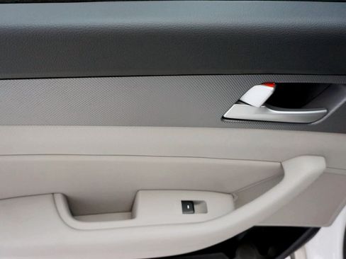 Used 2017 Hyundai Sonata SE FWD image 14