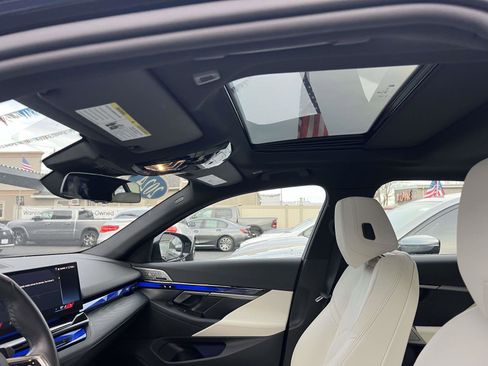 Used 2024 BMW 540i xDrive w/ Premium Package image 18