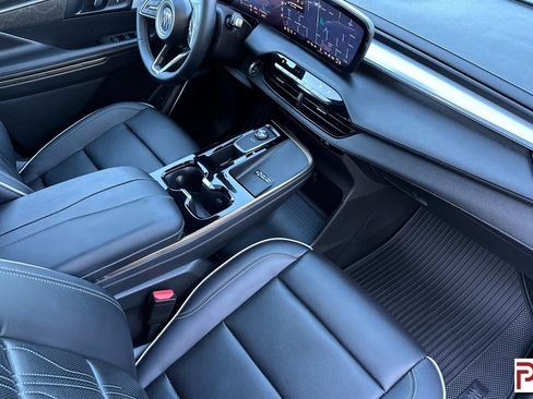 Certified 2025 Buick Enclave Avenir image 19