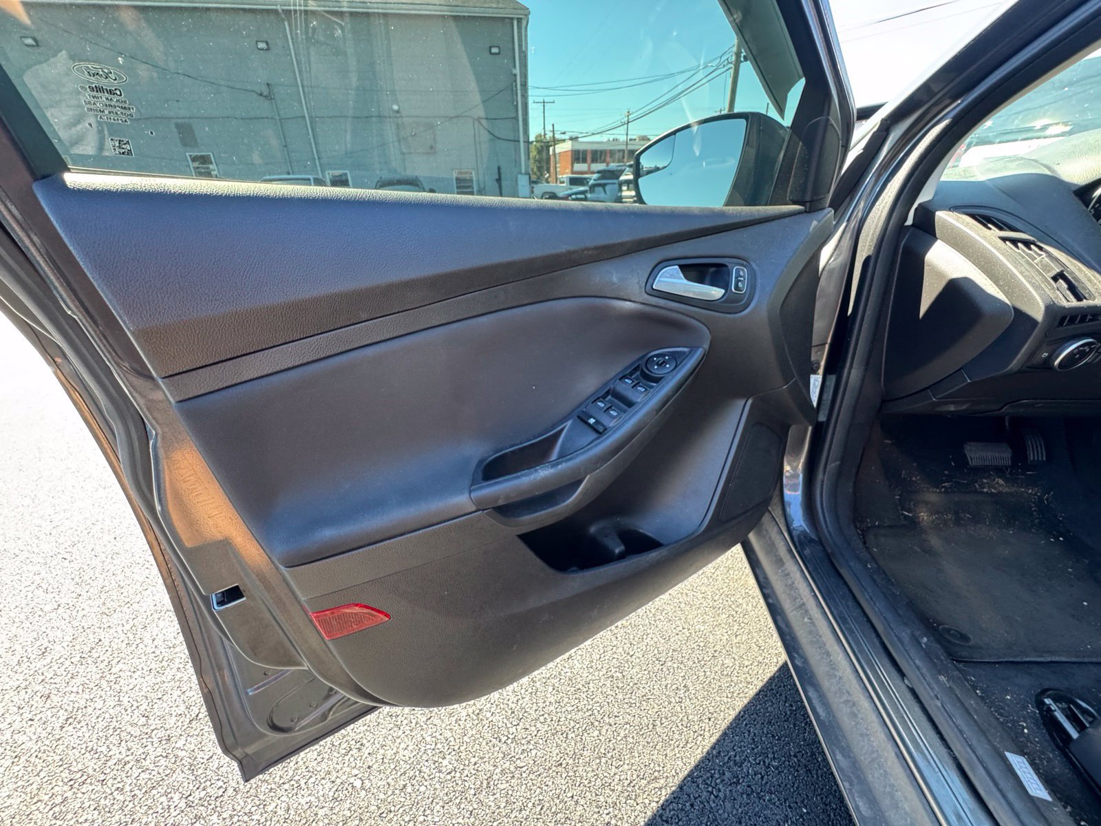 Used 2016 Ford Focus SE FWD image 4