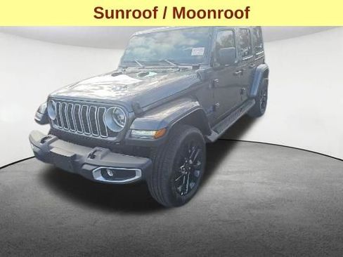 Used 2025 Jeep Wrangler Unlimited Sahara image 4